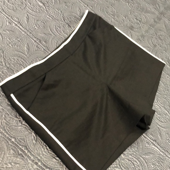 White House Black market black shorts with white lining‎ women’s size  12 NWOT - Picture 6 of 8
